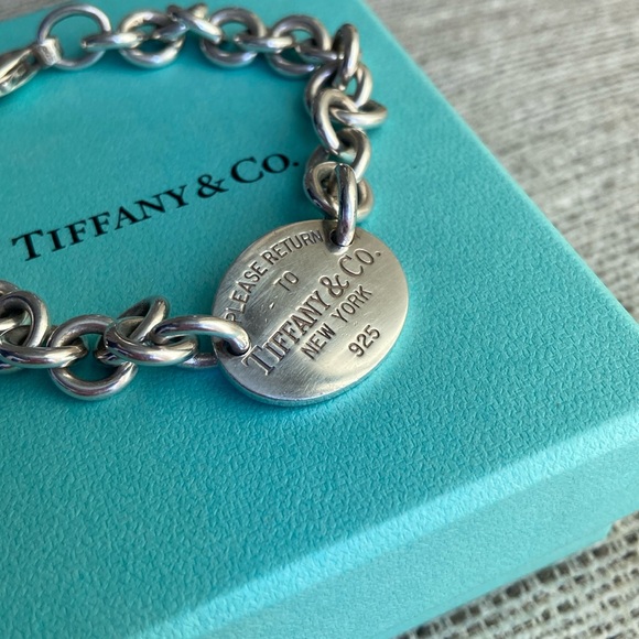 Tiffany Thick Chain Oval Bracelet - Picture 3 of 7